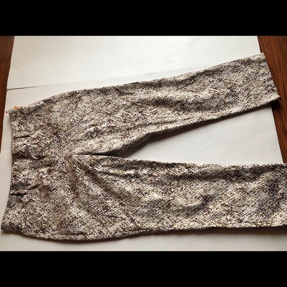 New York and Company Women’s pants - Picture 2 of 4